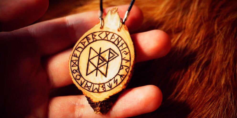 silný runový amulet pro štěstí