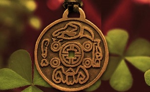císařský amulet pro štěstí a prosperitu